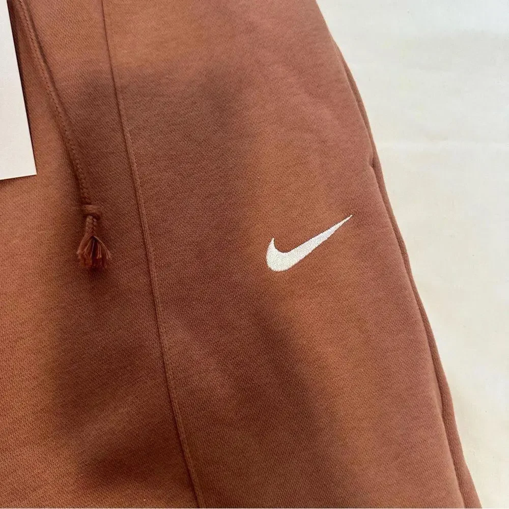Nike Loose Fit High Rise Shorts - Picture 2 of 4